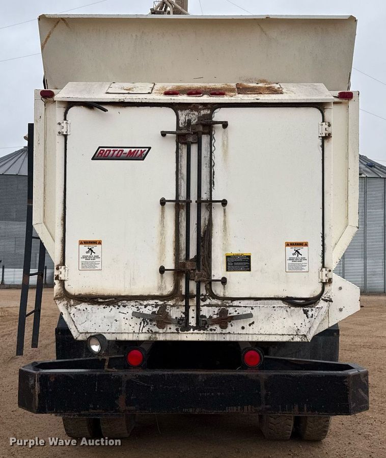 image for item EQ4905 2011 International 7400 ration delivery truck