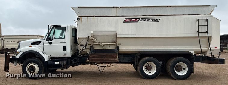 image for item EQ4905 2011 International 7400 ration delivery truck