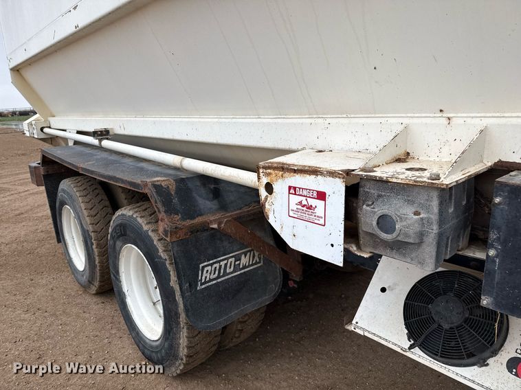 image for item EQ4905 2011 International 7400 ration delivery truck