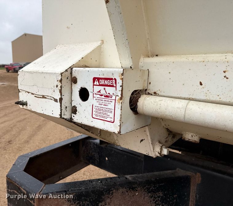 image for item EQ4905 2011 International 7400 ration delivery truck