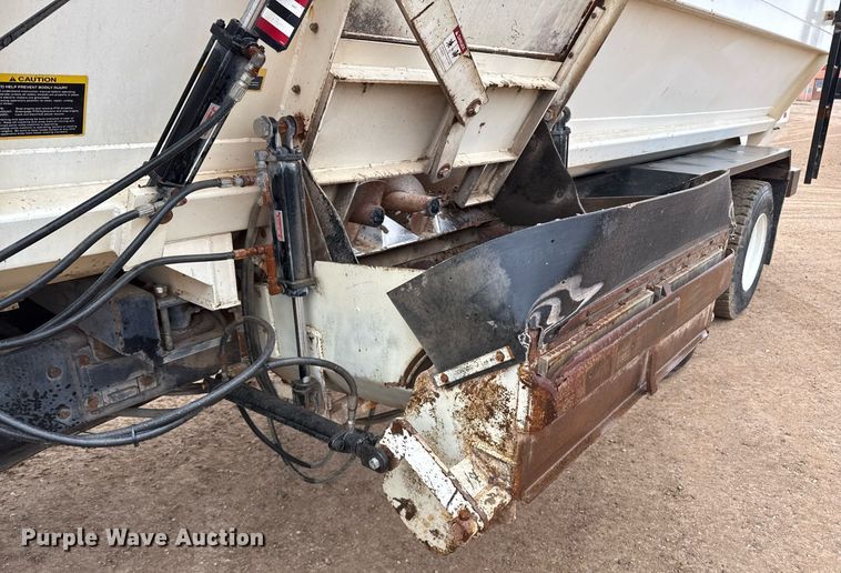 image for item EQ4905 2011 International 7400 ration delivery truck