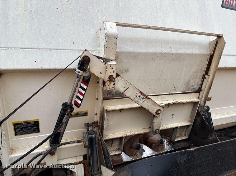 image for item EQ4905 2011 International 7400 ration delivery truck