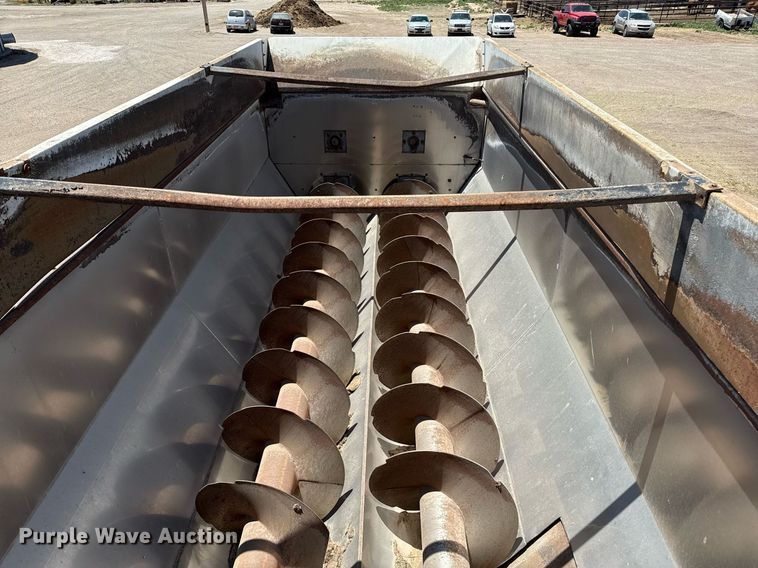 image for item EQ4905 2011 International 7400 ration delivery truck