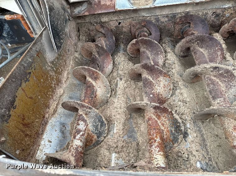 image for item EQ4905 2011 International 7400 ration delivery truck