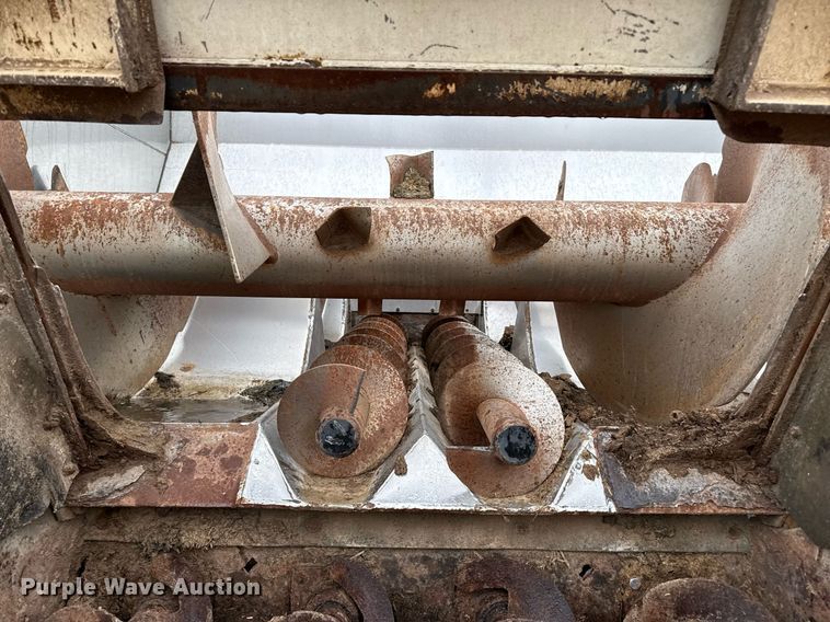 image for item EQ4905 2011 International 7400 ration delivery truck