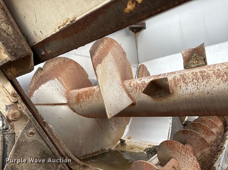 image for item EQ4905 2011 International 7400 ration delivery truck