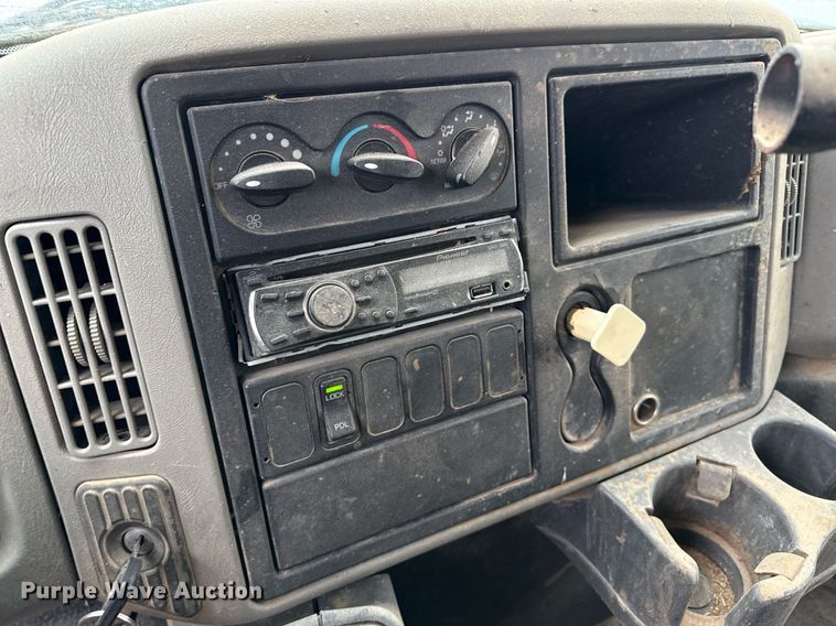 image for item EQ4905 2011 International 7400 ration delivery truck