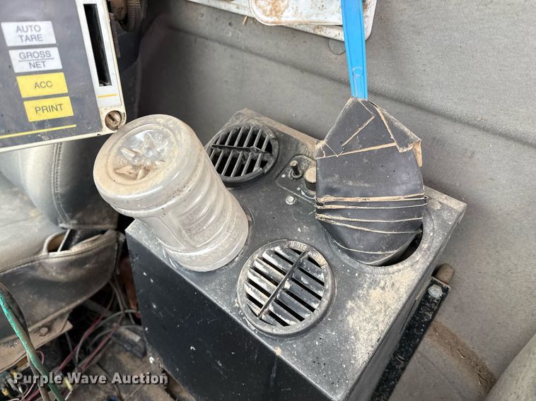 image for item EQ4905 2011 International 7400 ration delivery truck