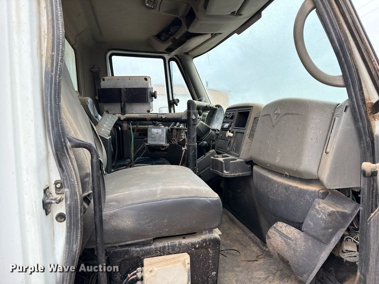 image for item EQ4905 2011 International 7400 ration delivery truck