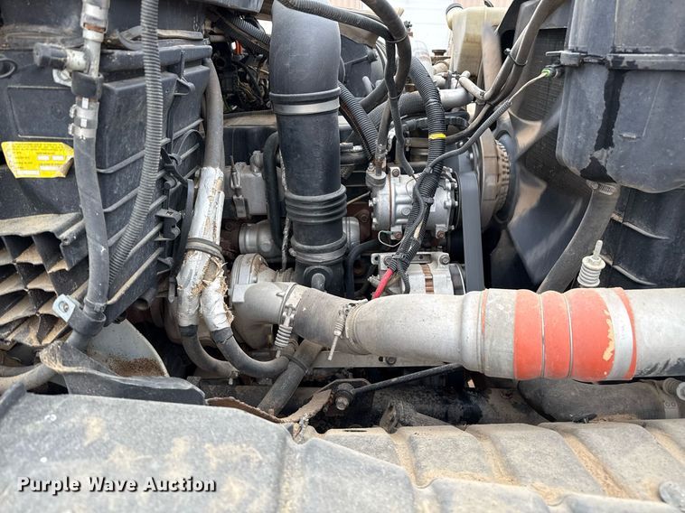 image for item EQ4905 2011 International 7400 ration delivery truck