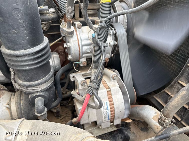 image for item EQ4905 2011 International 7400 ration delivery truck