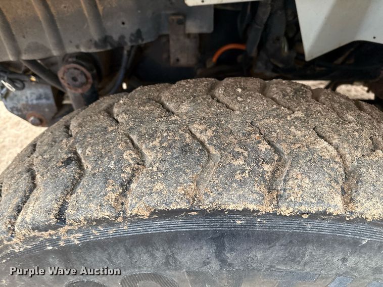 image for item EQ4905 2011 International 7400 ration delivery truck