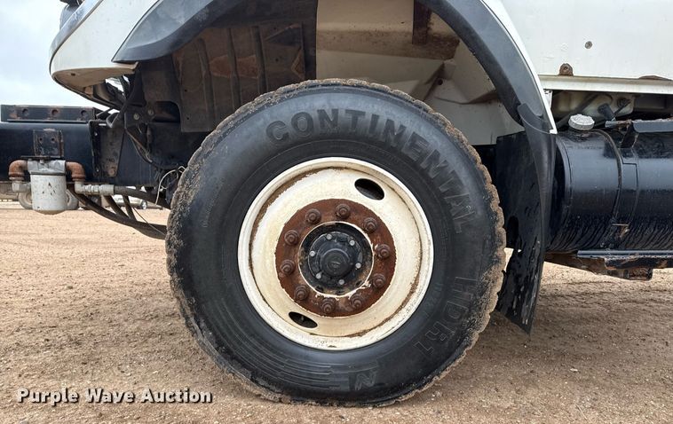 image for item EQ4905 2011 International 7400 ration delivery truck