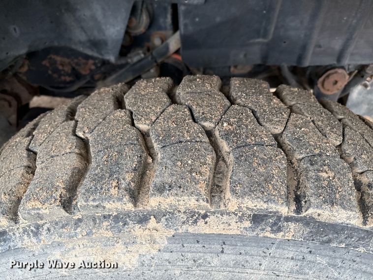 image for item EQ4905 2011 International 7400 ration delivery truck