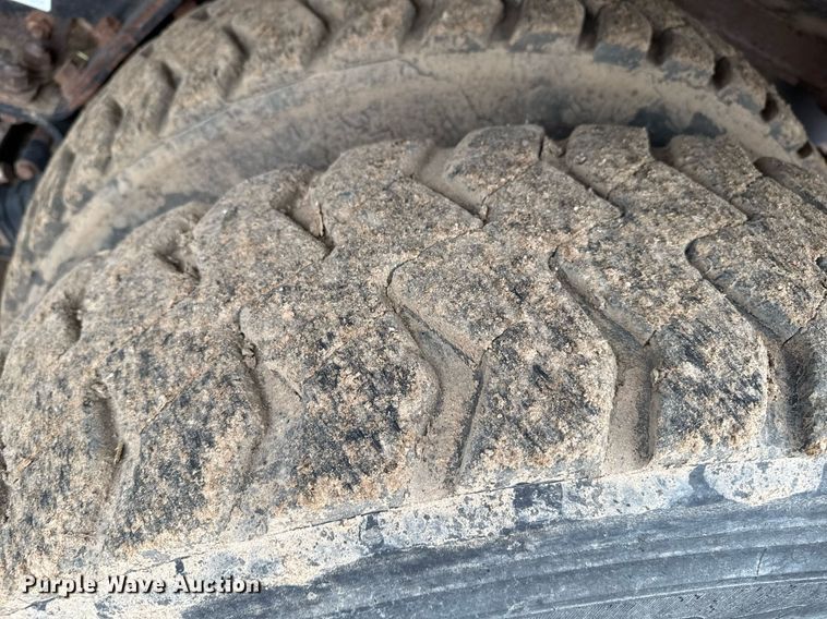 image for item EQ4905 2011 International 7400 ration delivery truck