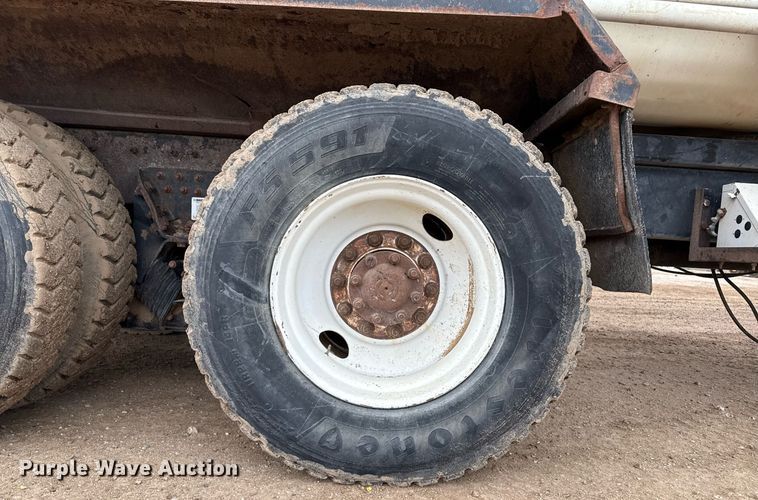 image for item EQ4905 2011 International 7400 ration delivery truck