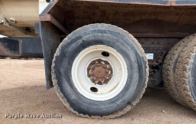 image for item EQ4905 2011 International 7400 ration delivery truck