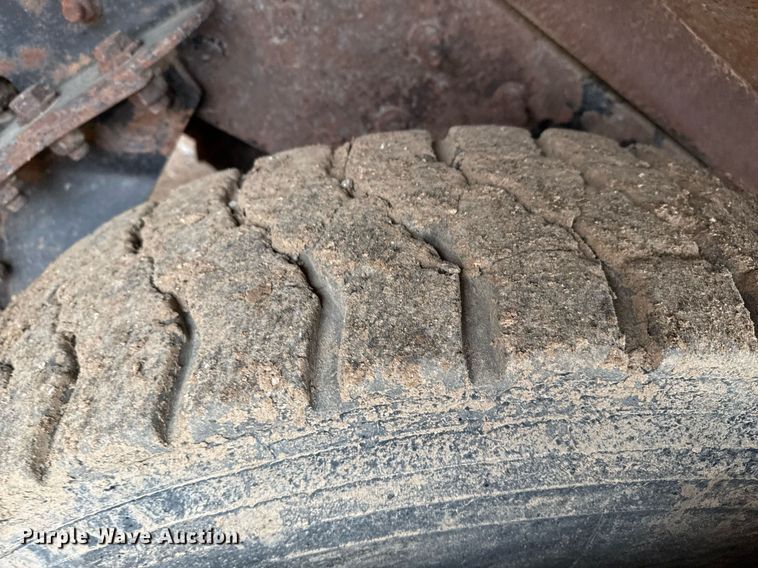 image for item EQ4905 2011 International 7400 ration delivery truck