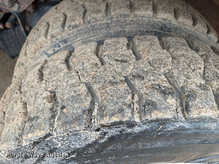 image for item EQ4905 2011 International 7400 ration delivery truck