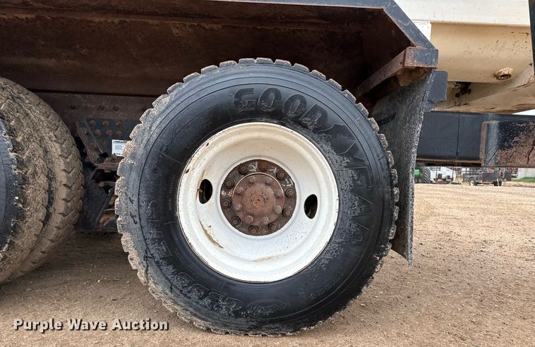 image for item EQ4905 2011 International 7400 ration delivery truck