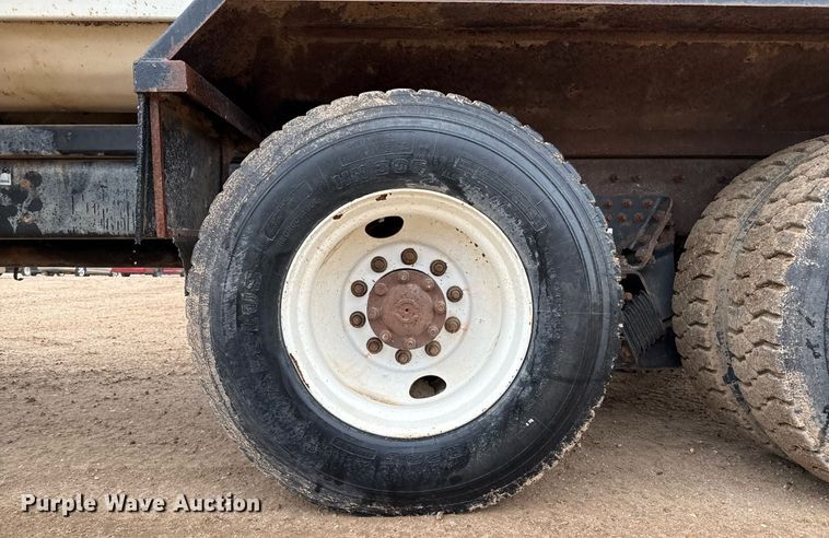 image for item EQ4905 2011 International 7400 ration delivery truck