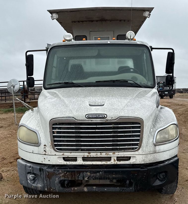 image for item EQ4906 2006 Freightliner Business Class M2 flatbed truck