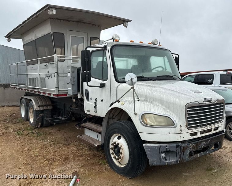 image for item EQ4906 2006 Freightliner Business Class M2 flatbed truck