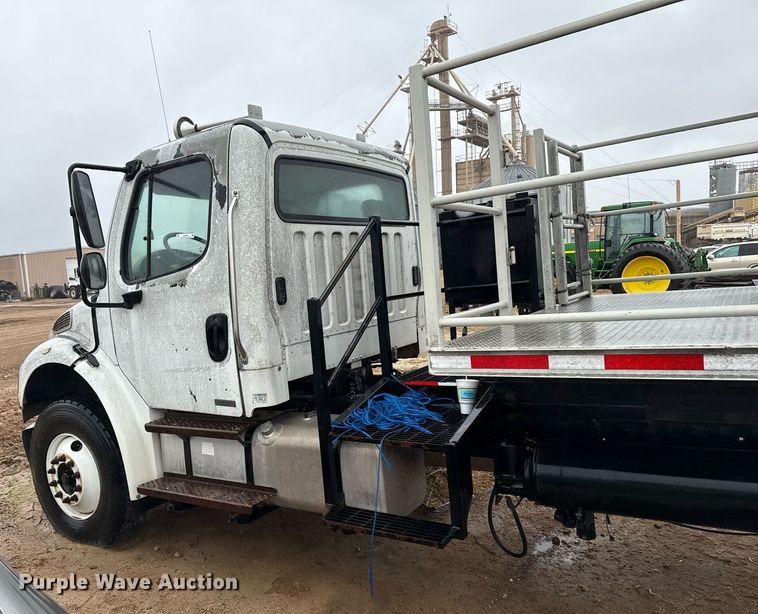 image for item EQ4906 2006 Freightliner Business Class M2 flatbed truck