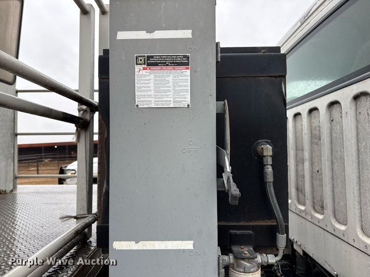 image for item EQ4906 2006 Freightliner Business Class M2 flatbed truck