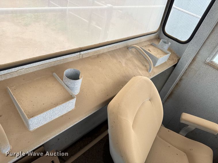 image for item EQ4906 2006 Freightliner Business Class M2 flatbed truck