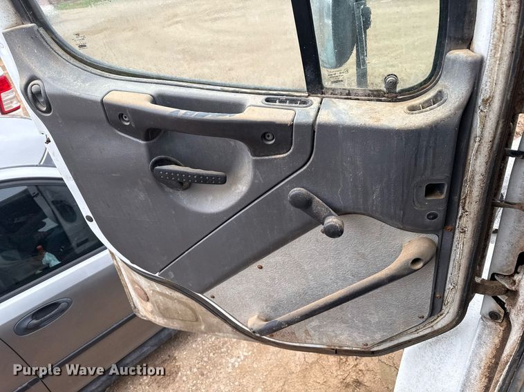 image for item EQ4906 2006 Freightliner Business Class M2 flatbed truck