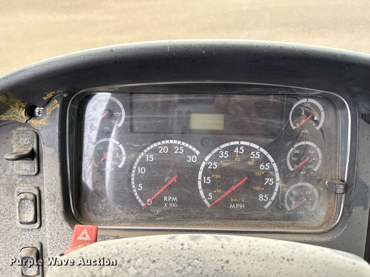 image for item EQ4906 2006 Freightliner Business Class M2 flatbed truck