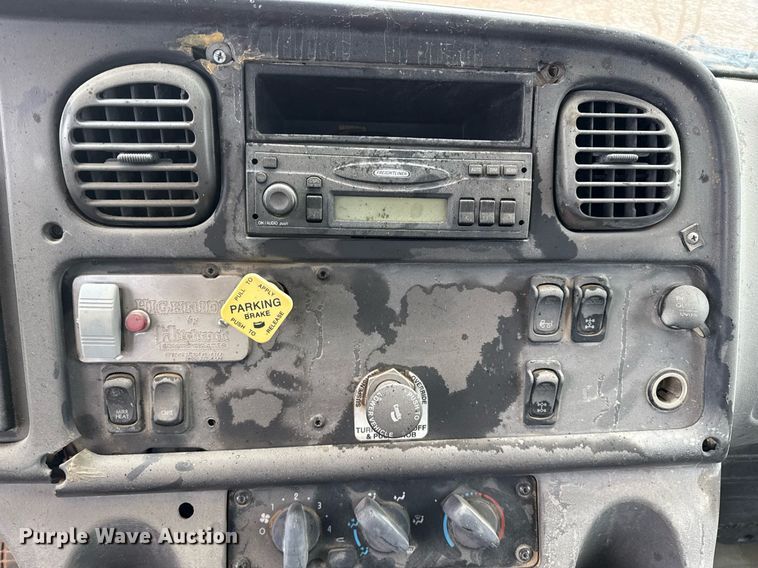 image for item EQ4906 2006 Freightliner Business Class M2 flatbed truck