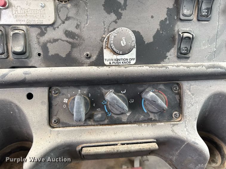 image for item EQ4906 2006 Freightliner Business Class M2 flatbed truck