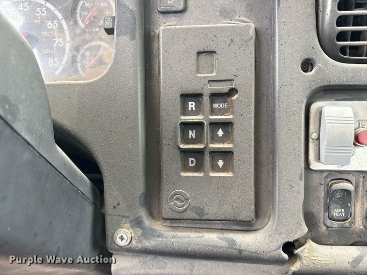 image for item EQ4906 2006 Freightliner Business Class M2 flatbed truck