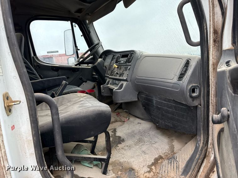 image for item EQ4906 2006 Freightliner Business Class M2 flatbed truck