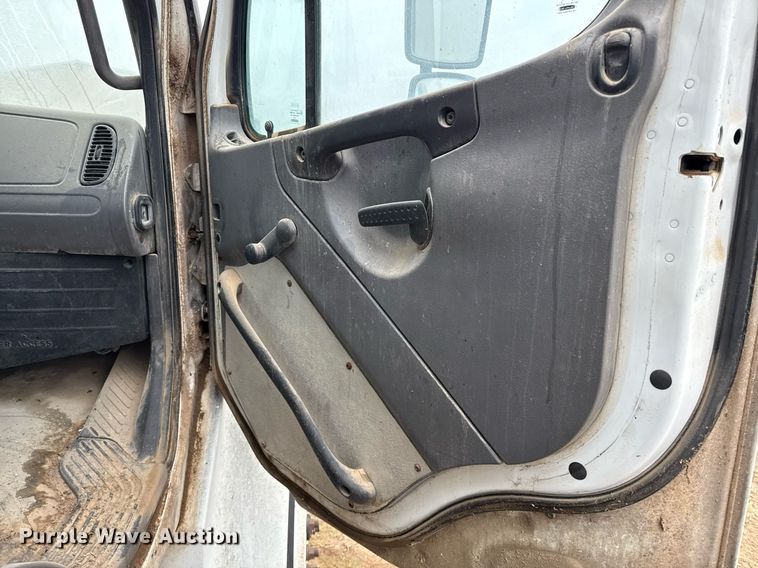 image for item EQ4906 2006 Freightliner Business Class M2 flatbed truck