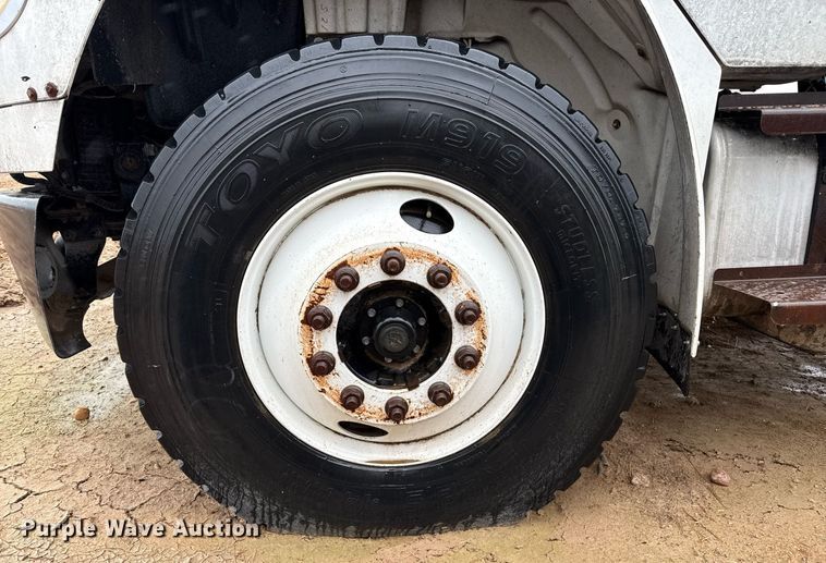 image for item EQ4906 2006 Freightliner Business Class M2 flatbed truck