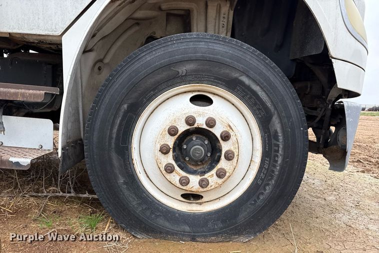 image for item EQ4906 2006 Freightliner Business Class M2 flatbed truck