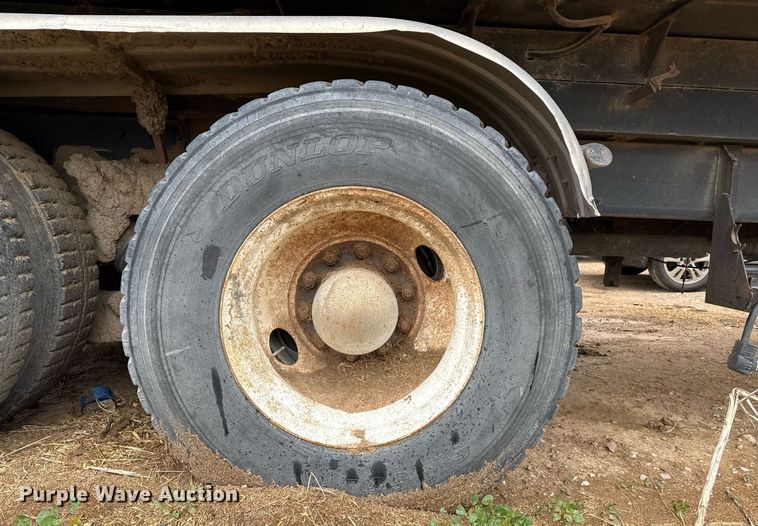 image for item EQ4906 2006 Freightliner Business Class M2 flatbed truck