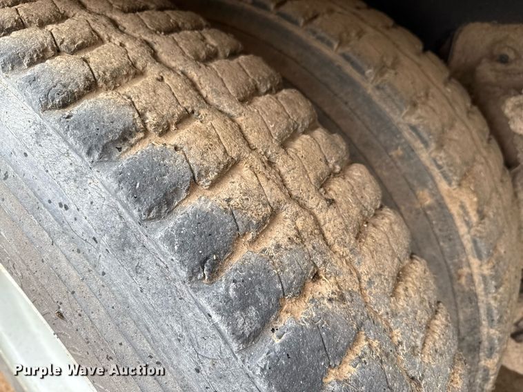 image for item EQ4906 2006 Freightliner Business Class M2 flatbed truck