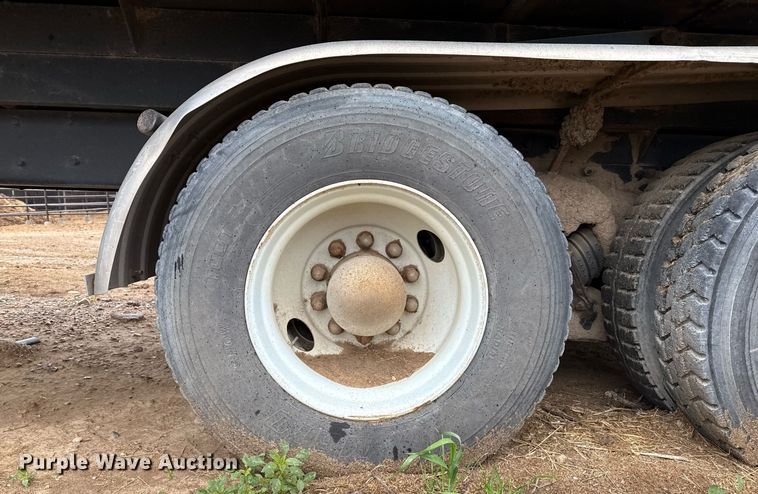 image for item EQ4906 2006 Freightliner Business Class M2 flatbed truck