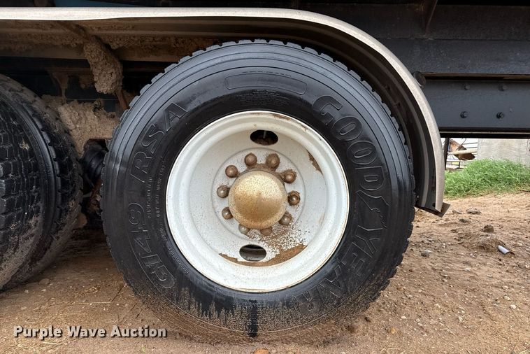 image for item EQ4906 2006 Freightliner Business Class M2 flatbed truck