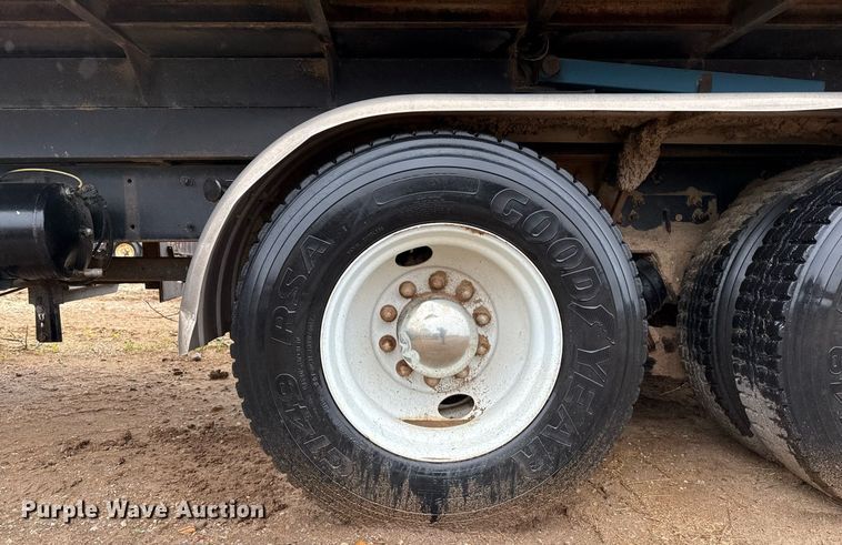 image for item EQ4906 2006 Freightliner Business Class M2 flatbed truck