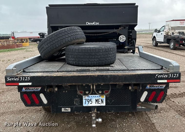 image for item EQ4928 2019 Ford F350 Super Duty  SuperCab bale bed pickup truck