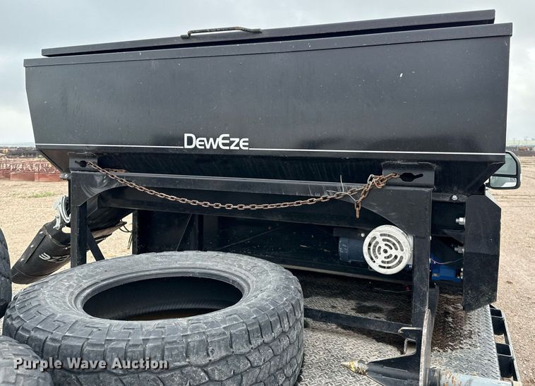 image for item EQ4928 2019 Ford F350 Super Duty  SuperCab bale bed pickup truck