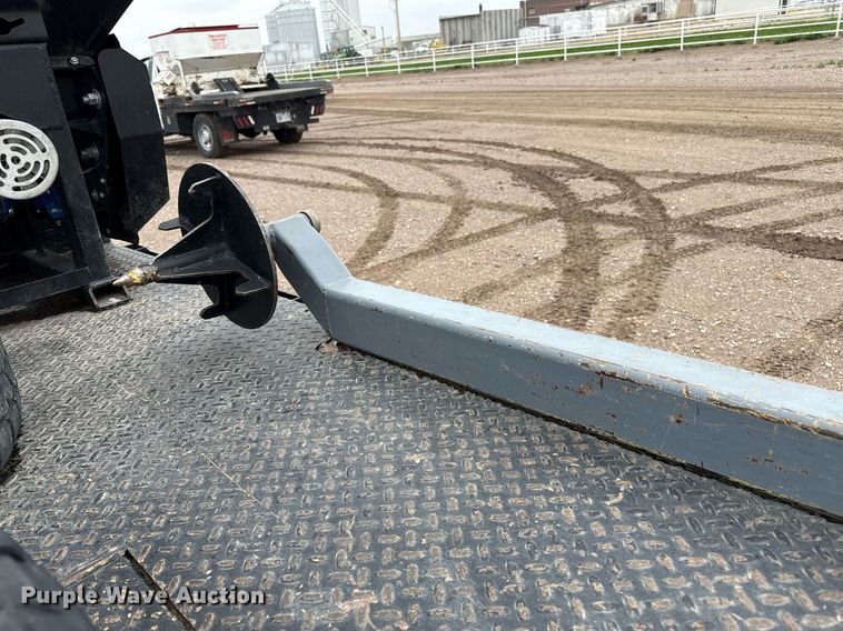 image for item EQ4928 2019 Ford F350 Super Duty  SuperCab bale bed pickup truck