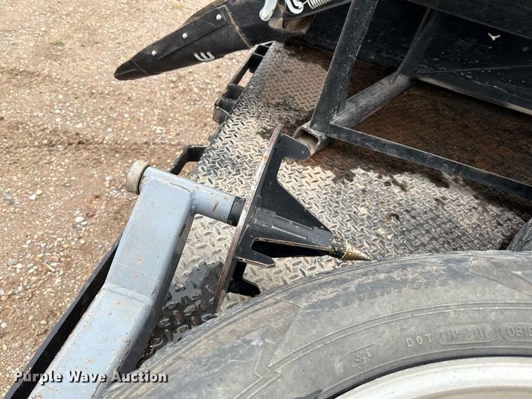 image for item EQ4928 2019 Ford F350 Super Duty  SuperCab bale bed pickup truck