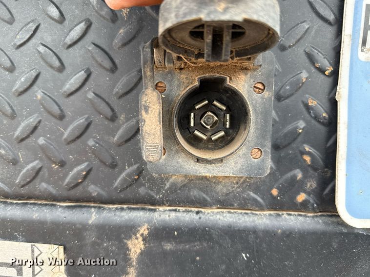 image for item EQ4928 2019 Ford F350 Super Duty  SuperCab bale bed pickup truck