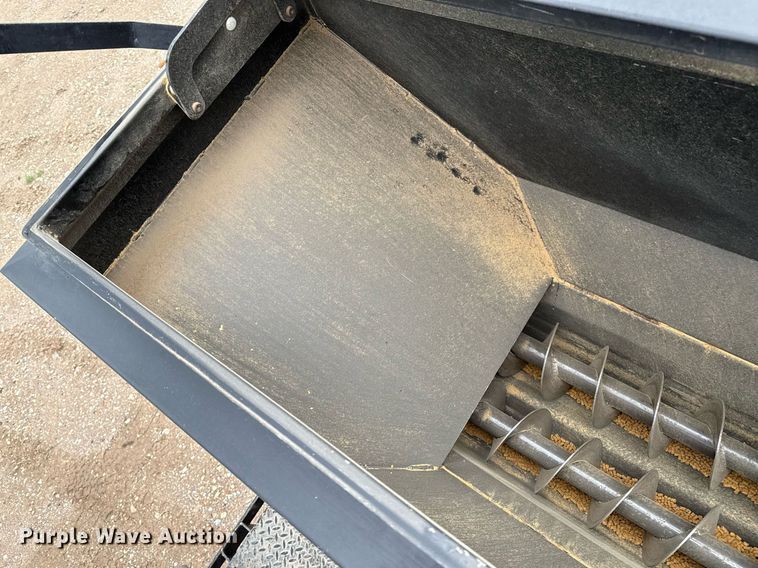 image for item EQ4928 2019 Ford F350 Super Duty  SuperCab bale bed pickup truck